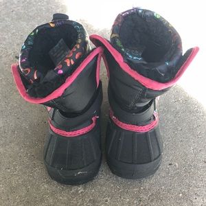 Baby girls size 5 snow boots